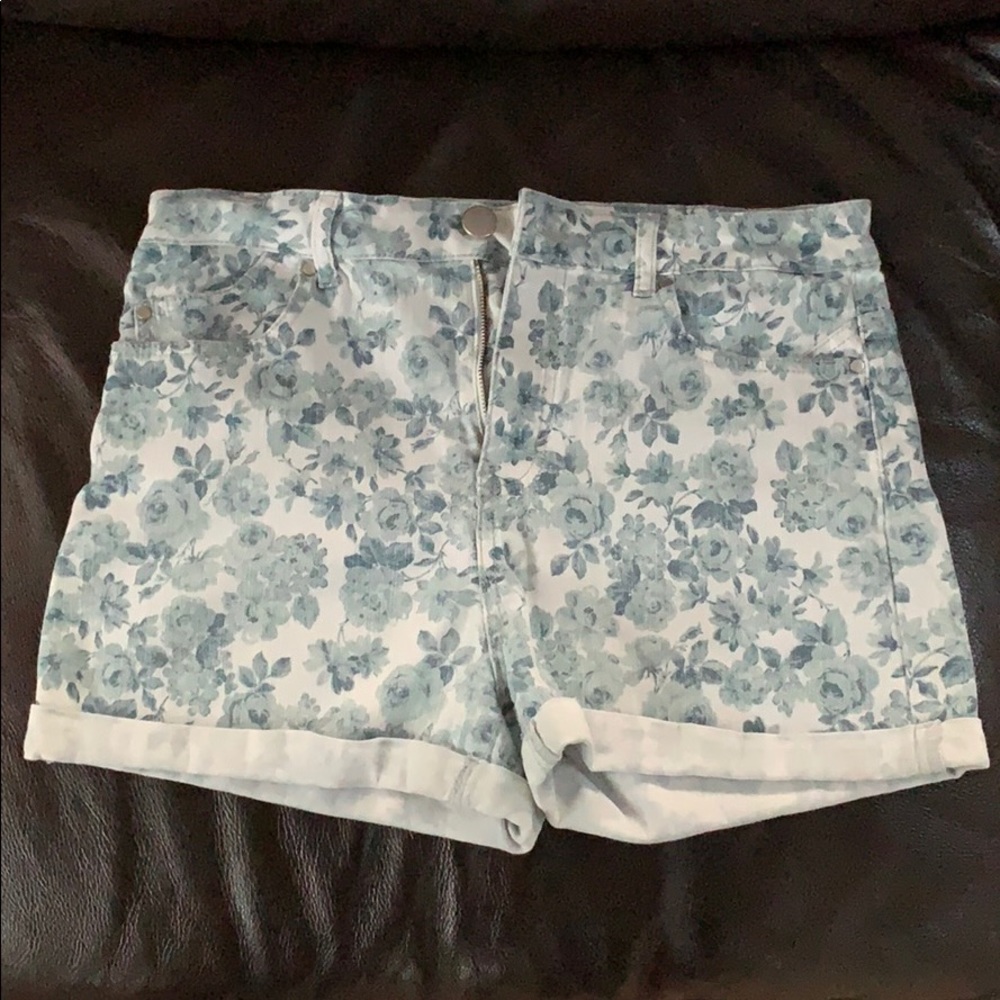 Gorgeous floral denim shorts NWOT